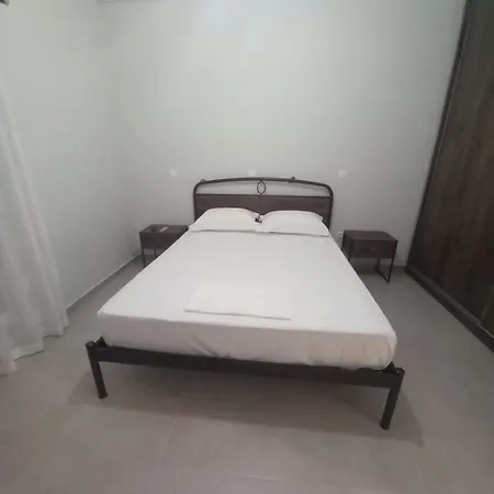 Apartment Fotis' Tholon